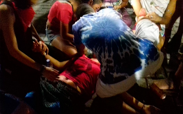 Agressão aconteceu durante discussão entre eleitores de Haddad e Bolsonaro (Foto: Reprodução) Agressão aconteceu durante discussão entre eleitores de Haddad e Bolsonaro (Foto: Reprodução)