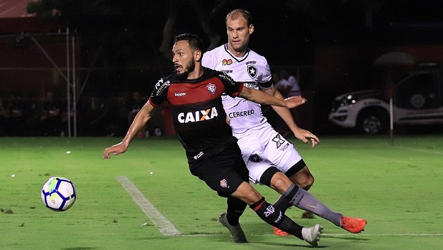 Vitória abriu o placar com gol relâmpago, mas vacilou e permitiu que o Botafogo virasse o jogo (Foto: Reprodução) Vitória abriu o placar com gol relâmpago, mas vacilou e permitiu que o Botafogo virasse o jogo (Foto: Reprodução)
