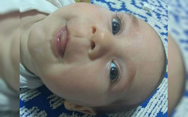 O bebê foi atingido no peito, chegou a ser socorrido, mas não resistiu (Foto: Reprodução) O bebê foi atingido no peito, chegou a ser socorrido, mas não resistiu (Foto: Reprodução)