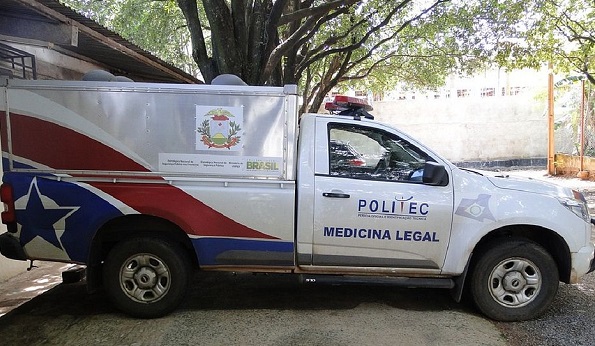O corpo da vítima foi encontrado pelos policiais no quarto da casa em que morava (Foto: Assessoria | Politec-MT) 