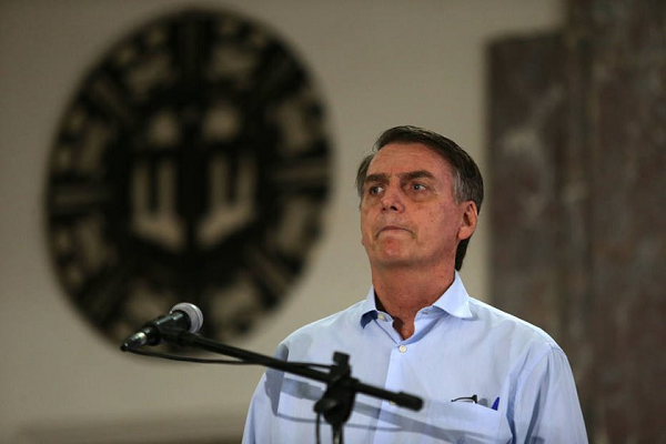 Em entrevista coletiva, o presidente eleito voltou a criticar os termos do acordo do Programa Mais Médicos (Foto: Reprodução) Em entrevista coletiva, o presidente eleito voltou a criticar os termos do acordo do Programa Mais Médicos (Foto: Reprodução)