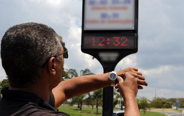 Relógios deverão ser adiantados em uma hora por causa do horário de verão (Foto: iStock) Relógios deverão ser adiantados em uma hora por causa do horário de verão (Foto: iStock)