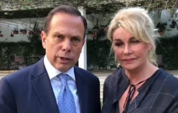 Candidato do PSDB ao governo paulista, o ex-prefeito João Doria ao lado de sua esposa, Bia Doria (Foto: Reprodução) Candidato do PSDB ao governo paulista, o ex-prefeito João Doria ao lado de sua esposa, Bia Doria (Foto: Reprodução)