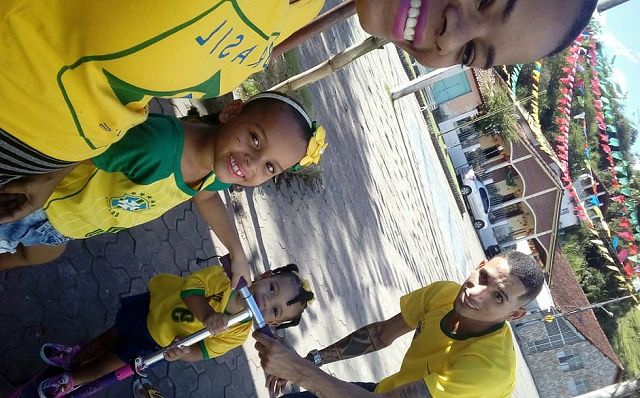 Jeferson com a esposa Adriane e as filhas, Gleysse e ruteh (Foto: Acervo pessoal) Jeferson com a esposa Adriane e as filhas, Gleysse e ruteh (Foto: Acervo pessoal)