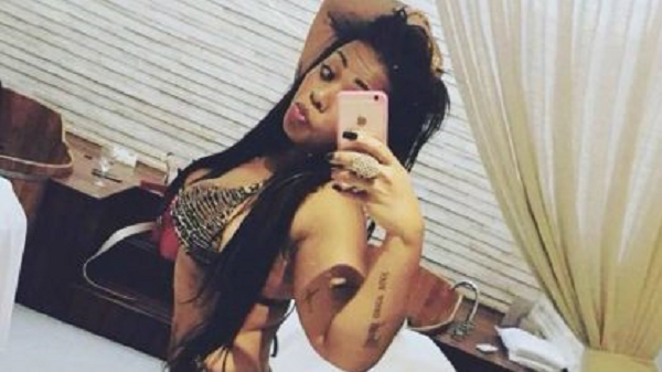 Patrícia Coutinho Pereira, de 29 anos, é acusada de enganar e extorquir vítimas por meio de aplicativos de relacionamento (Foto: Reprodução) Patrícia Coutinho Pereira, de 29 anos, é acusada de enganar e extorquir vítimas por meio de aplicativos de relacionamento (Foto: Reprodução)