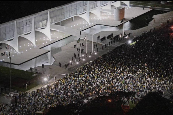 Esse é o primeiro documentário a tentar analisar o tumultuado período (Foto: Reprodução) Esse é o primeiro documentário a tentar analisar o tumultuado período (Foto: Reprodução)