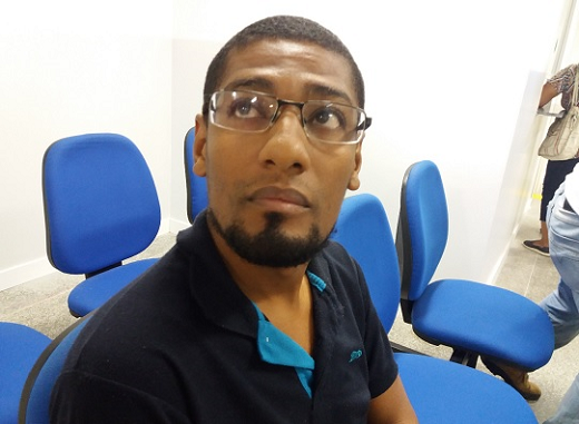 O técnico em TI Edvaldo Conceição também solicita um valor por danos materiais (Foto: Mauro Akin Nassor | CORREIO) O técnico em TI Edvaldo Conceição também solicita um valor por danos materiais (Foto: Mauro Akin Nassor | CORREIO)
