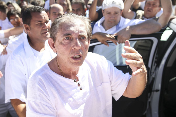 João de Deus e a mulher dele, Ana Keyla Teixeira, foram indiciados pela Polícia Civil por posse ilegal de armas (Foto: Reprodução)