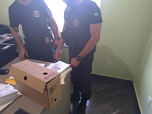 PF cumpre mandados de busca e apreensão em ação de combate a desvio em recursos do transporte escolar (Foto: Divulgação | PF) PF cumpre mandados de busca e apreensão em ação de combate a desvio em recursos do transporte escolar (Foto: Divulgação | PF)