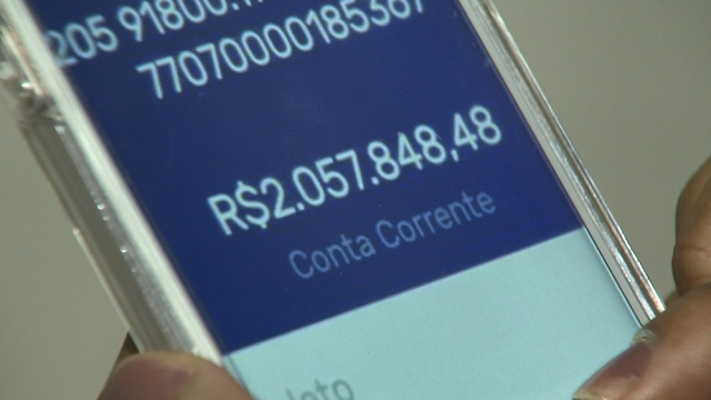 Dinheiro depositado errado em conta no Espírito Santo (Foto: Manoel Neto | TV Gazeta) Dinheiro depositado errado em conta no Espírito Santo (Foto: Manoel Neto | TV Gazeta)