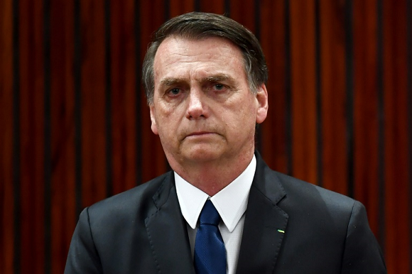 O presidente eleito Jair Bolsonaro é diplomado no Tribunal Superior Eleitoral (TSE), em Brasília, 19 de dezembro de 2018 (Foto: AFP | Arquivos) O presidente eleito Jair Bolsonaro é diplomado no Tribunal Superior Eleitoral (TSE), em Brasília, 19 de dezembro de 2018 (Foto: AFP | Arquivos)