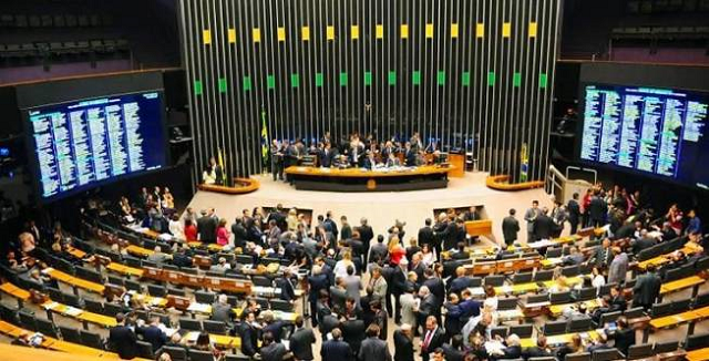 A senadora, Ana Amélia (PP-RS), lembrou que a Lei da Ficha Limpa nasceu “como ação popular” e que tal iniciativa tem de ser respeitada (Foto: Divulgação) A senadora, Ana Amélia (PP-RS), lembrou que a Lei da Ficha Limpa nasceu “como ação popular” e que tal iniciativa tem de ser respeitada (Foto: Divulgação)