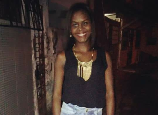 Dara dos Santos Cavalcante, de 23 anos, funcionária de uma farmácia, foi morta no dia 30 de dezembro (Foto: Reprodução) Dara dos Santos Cavalcante, de 23 anos, funcionária de uma farmácia, foi morta no dia 30 de dezembro (Foto: Reprodução)