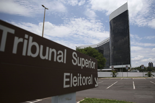 As contas serão julgadas pelo plenário do TSE, a partir do voto do relator, ministro Luís Roberto Barroso (Foto: Reprodução) As contas serão julgadas pelo plenário do TSE, a partir do voto do relator, ministro Luís Roberto Barroso (Foto: Reprodução)