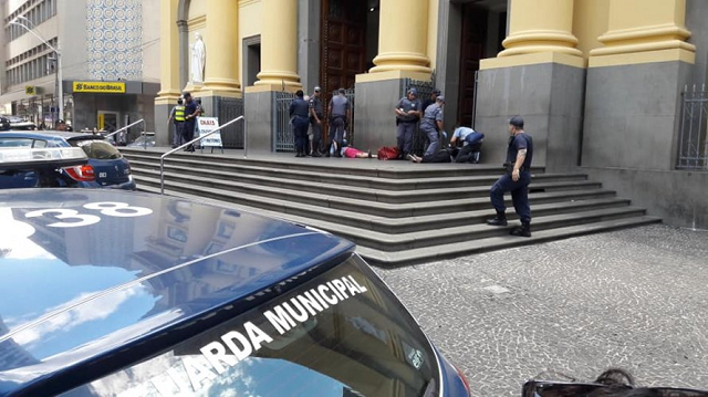 Tiroteio deixou pelo menos cinco mortos e três feridos na tarde desta terça-feira (11) (Foto: Reprodução) Tiroteio deixou pelo menos cinco mortos e três feridos na tarde desta terça-feira (11) (Foto: Reprodução)