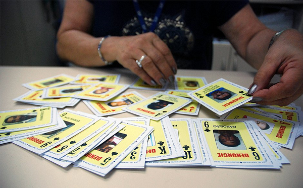 As cartas do Baralho do Crime, ferramenta da SSP-BA que ajuda a localizar bandidos foragidos (Foto: Amana Dultra | Arquivo CORREIO) As cartas do Baralho do Crime, ferramenta da SSP-BA que ajuda a localizar bandidos foragidos (Foto: Amana Dultra | Arquivo CORREIO)