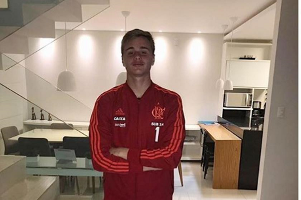 Bernardo Pisetta, 14 anos, era goleiro e estreou na base do Flamengo em agosto de 2018 (Foto: Reprodução) Bernardo Pisetta, 14 anos, era goleiro e estreou na base do Flamengo em agosto de 2018 (Foto: Reprodução)