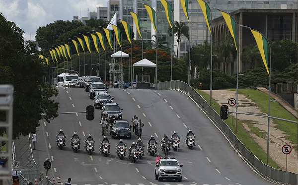 Mais de 12 mil policiais militares, civis e federais e bombeiros, além de integrantes do Exército, da Marinha e da Aeronáutica serão distribuídos em pontos-chave da Esplanada dos Ministérios e de todo o Distrito Federal (Foto: Reprodução) Mais de 12 mil policiais militares, civis e federais e bombeiros, além de integrantes do Exército, da Marinha e da Aeronáutica serão distribuídos em pontos-chave da Esplanada dos Ministérios e de todo o Distrito Federal (Foto: Reprodução)
