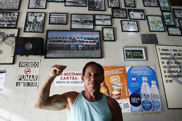 Tirson em seu bar no Campo Grande, em 2014 (Foto: Robson Mendes | Arquivo CORREIO) 