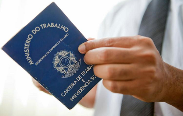 levantamento mostra que é preciso ter pelo menos 12 anos de estudos para conseguir ganhar mais que os R$ 2.196 (Foto: Reprodução) levantamento mostra que é preciso ter pelo menos 12 anos de estudos para conseguir ganhar mais que os R$ 2.196 (Foto: Reprodução)