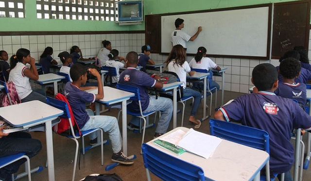 A renovação poderá ser feita presencialmente nas escolas e também pelo sistema online da Secretaria da Educação do Estado, que estará disponível no Portal da Educação (Foto: Reprodução) A renovação poderá ser feita presencialmente nas escolas e também pelo sistema online da Secretaria da Educação do Estado, que estará disponível no Portal da Educação (Foto: Reprodução)