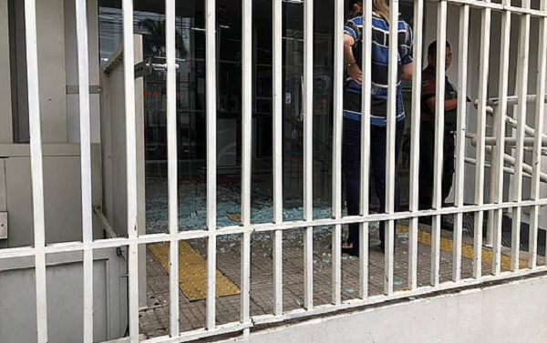 Troca de tiros foi intensa e deixou vários feridos, além dos óbitos (Farias Júnior | Rádio O POVO | CBN Cariri) Troca de tiros foi intensa e deixou vários feridos, além dos óbitos (Farias Júnior | Rádio O POVO | CBN Cariri)