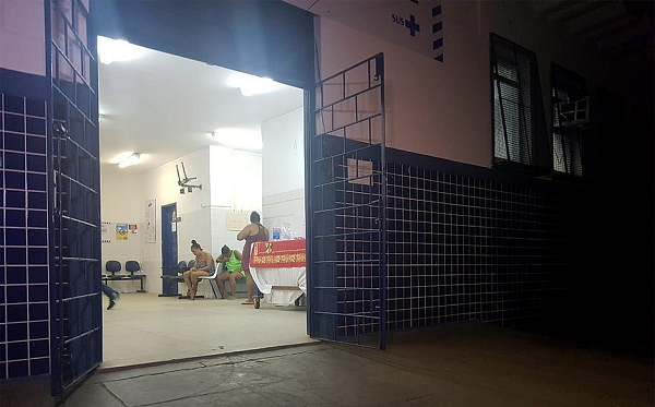 A liberação só foi possível após a chegada de familiares dos suspeitos e da imprensa, que acompanhou a prisão dos criminosos e a liberação dos reféns (Foto: Reprodução) A liberação só foi possível após a chegada de familiares dos suspeitos e da imprensa, que acompanhou a prisão dos criminosos e a liberação dos reféns (Foto: Reprodução)
