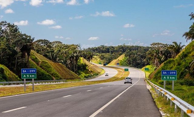 A empresa estima que até terça-feira (1º), 200 mil motoristas terão passado por rodovias como a Via Metropolitana Camaçari-Lauro de Freitas, CIA-Aeroporto (BA-526), Via Parafuso (BA-535) e a BA-093 (Foto: Reprodução) A empresa estima que até terça-feira (1º), 200 mil motoristas terão passado por rodovias como a Via Metropolitana Camaçari-Lauro de Freitas, CIA-Aeroporto (BA-526), Via Parafuso (BA-535) e a BA-093 (Foto: Reprodução)