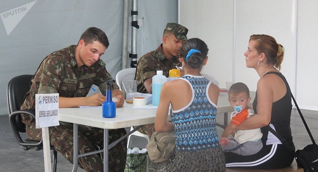 Os militares que trabalham na recepção de venezuelanos na fronteira norte do Brasil advertiram que o afluxo de imigrantes não diminuiu apesar do ataque de 18 de agosto (Foto: Reprodução) Os militares que trabalham na recepção de venezuelanos na fronteira norte do Brasil advertiram que o afluxo de imigrantes não diminuiu apesar do ataque de 18 de agosto (Foto: Reprodução)