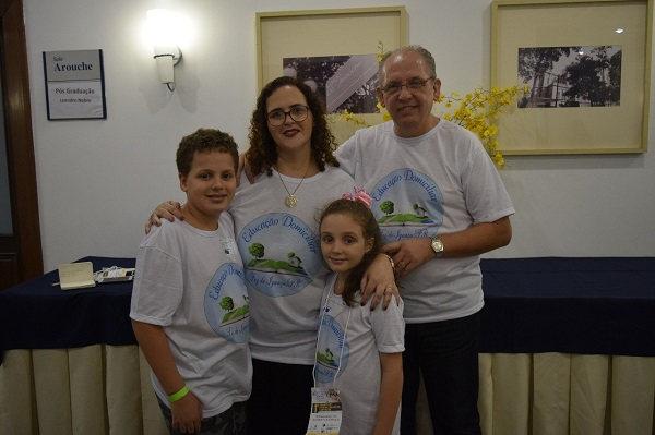 Foto da família Bächtold no Educoop 2018 (Foto: Reprodução | Arquivo Pessoal) Foto da família Bächtold no Educoop 2018 (Foto: Reprodução | Arquivo Pessoal)