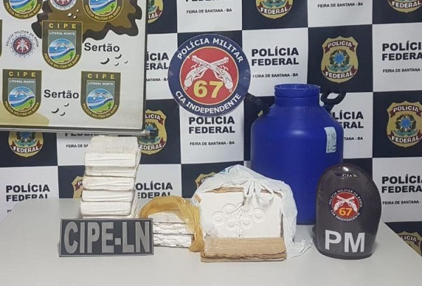 Ao todo, 47kg de cocaína foram apreendidos em duas localidades de Feira de Santana (Foto: Divulgação) Ao todo, 47kg de cocaína foram apreendidos em duas localidades de Feira de Santana (Foto: Divulgação)
