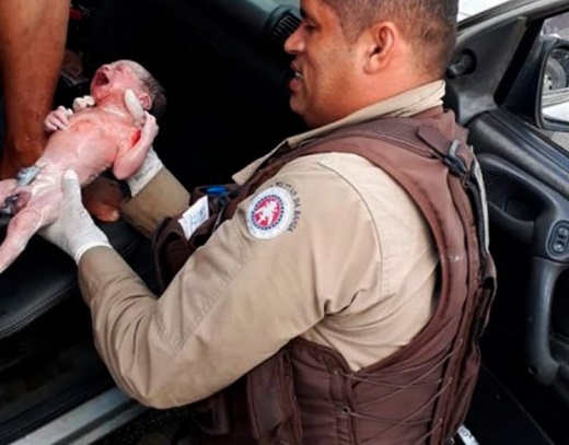 Soldado Dias que realizou o parto é também enfermeiro (Foto: Reprodução)