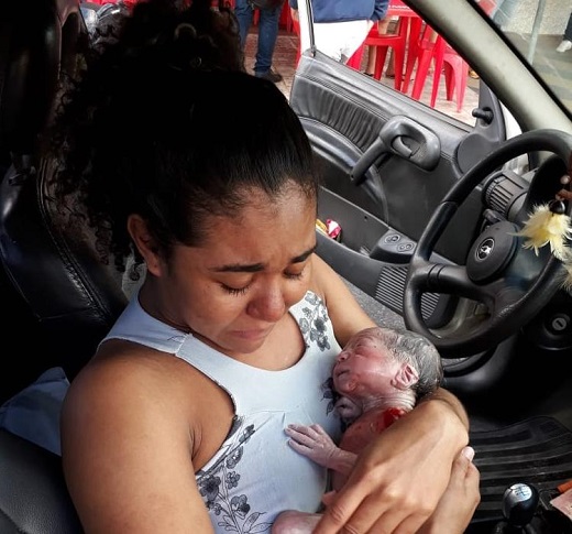 Heitor nasceu cerca de seis minutos após a chegada dos soldados Dias (Foto: Reprodução)