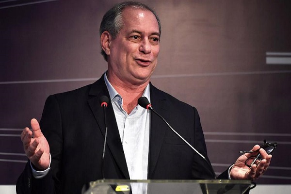 Candidato do PDT à Presidência nas eleições 2018 ainda classificou o rival do PSL como 'projetinho de Hitler tropical' (Foto: Reprodução) Candidato do PDT à Presidência nas eleições 2018 ainda classificou o rival do PSL como 'projetinho de Hitler tropical' (Foto: Reprodução)
