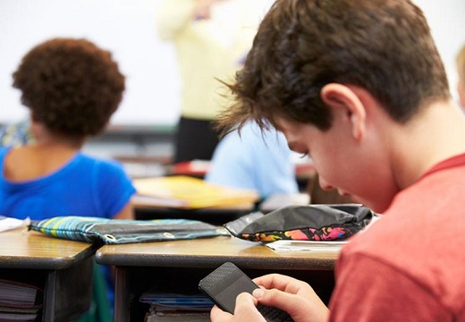 Quatro em cada dez professores já ajudaram alunos com problemas na internet (Foto: Reprodução) Quatro em cada dez professores já ajudaram alunos com problemas na internet (Foto: Reprodução)
