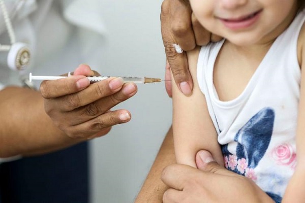 Crianças com idade entre 1 ano e menores de 5 anos devem receber as doses (Foto: Reprodução) Crianças com idade entre 1 ano e menores de 5 anos devem receber as doses (Foto: Reprodução)