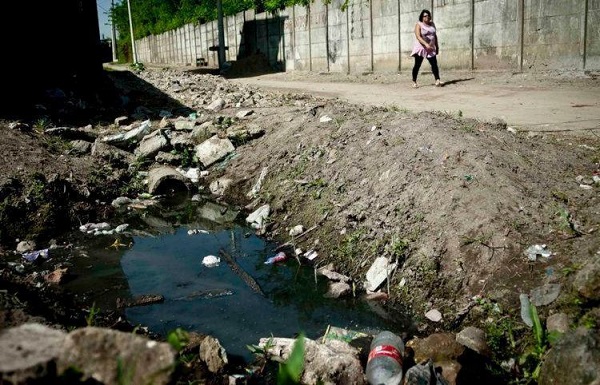 Saneamento básico é apontado como solução para evitar surtos de doenças (Foto: Reprodução) Saneamento básico é apontado como solução para evitar surtos de doenças (Foto: Reprodução)