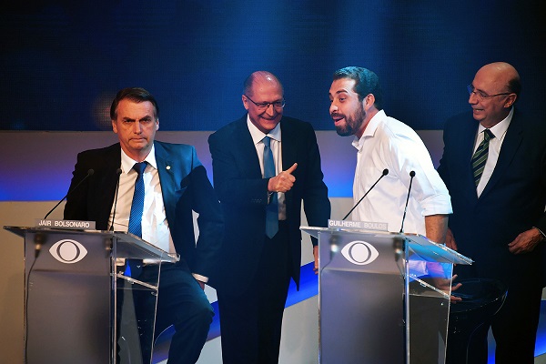 Os candidatos Jair Bolsonaro (PSL), Geraldo Alckmin (PSDB), Guilherme Boulos (PSOL) e Henrique Meirelles, no debate da Band, dia 9 de agosto (Foto: Nelson Almeida | AFP) Os candidatos Jair Bolsonaro (PSL), Geraldo Alckmin (PSDB), Guilherme Boulos (PSOL) e Henrique Meirelles, no debate da Band, dia 9 de agosto (Foto: Nelson Almeida | AFP)