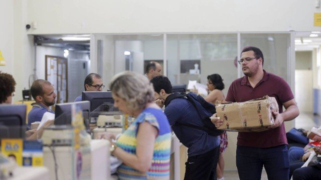 Correios cobram nova taxa (Foto: Domingos Peixoto | Agência O Globo) Correios cobram nova taxa (Foto: Domingos Peixoto | Agência O Globo)