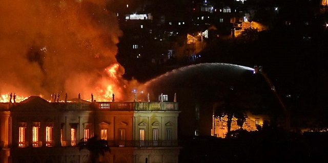 Ainda não há informações sobre as causas do fogo; ninguém se feriu (Foto: Marcello Dias | Futura Press | Estadão Conteúdo) Ainda não há informações sobre as causas do fogo; ninguém se feriu (Foto: Marcello Dias | Futura Press | Estadão Conteúdo)