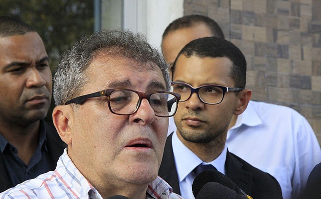 Ex-vereador, Arnando Lessa adotou Michel quando o rapaz tinha 15 anos (Foto: Almiro Lopes | CORREIO) Ex-vereador, Arnando Lessa adotou Michel quando o rapaz tinha 15 anos (Foto: Almiro Lopes | CORREIO)