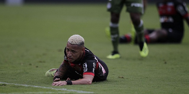 Camisa do Leão, Neilton lamentou mais um revés no Brasileirão (Foto: Arisson Marinho | CORREIO) Camisa do Leão, Neilton lamentou mais um revés no Brasileirão (Foto: Arisson Marinho | CORREIO)