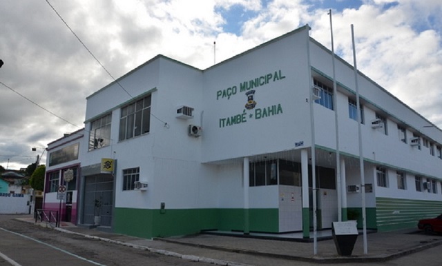 Compra de carro de luxo para a prefeitura de Itambé, autorizada pelo prefeito Eduardo Gama, está causando grande polêmica na cidade (Foto: Redação | Itambé Agora) Compra de carro de luxo para a prefeitura de Itambé, autorizada pelo prefeito Eduardo Gama, está causando grande polêmica na cidade (Foto: Redação | Itambé Agora)