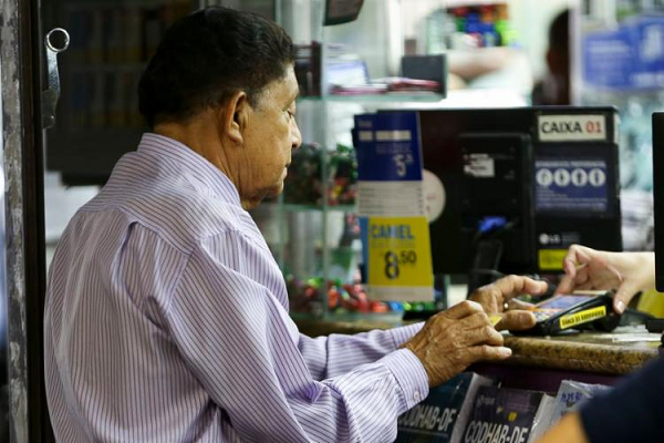 Para a contratação do crédito, é preciso apresentar documentos pessoais do aposentado ou pensionista (Foto: Reprodução) Para a contratação do crédito, é preciso apresentar documentos pessoais do aposentado ou pensionista (Foto: Reprodução)
