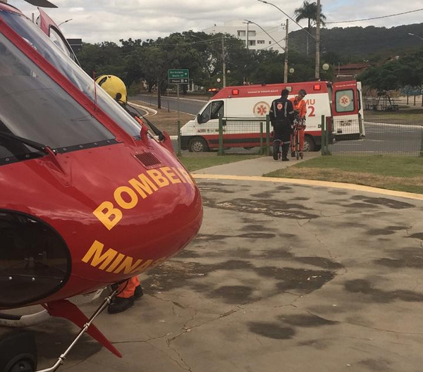 Motorista reserva do ônibus foi socorrido em estado grave (Foto: Corpo de Bombeiros | Divulgação) 