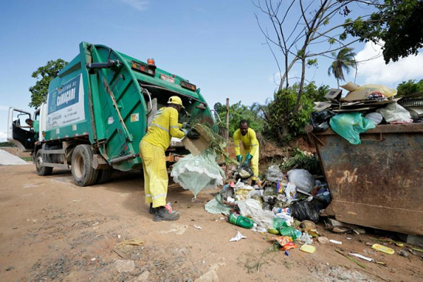 Coleta é feita com menos regularidade nas áreas afastadas (Fotos: Joá Souza | Ag. A TARDE) Coleta é feita com menos regularidade nas áreas afastadas (Fotos: Joá Souza | Ag. A TARDE)