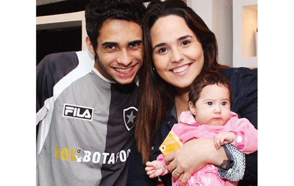 A relação dos dois ficou estremecida depois da participação de Perlla em 'A Fazenda' (TV Record) (Foto: Divulgação) A relação dos dois ficou estremecida depois da participação de Perlla em 'A Fazenda' (TV Record) (Foto: Divulgação)