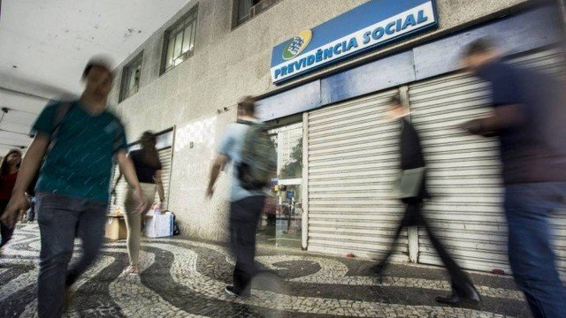 Há quatro regras de transição para quem irá se aposentar pelo INSS (Foto: Ana Branco) Há quatro regras de transição para quem irá se aposentar pelo INSS (Foto: Ana Branco)