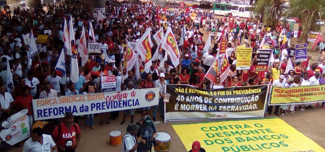 Conforme a Central Única dos Trabalhadores (CUT), a Proposta de Emenda à Constituição (PEC) da Previdência, enviada pelo governo Jair Bolsonaro ao Congresso, dificulta o acesso e reduz o valor dos benefícios (Foto: Divulgação | CUT) Conforme a Central Única dos Trabalhadores (CUT), a Proposta de Emenda à Constituição (PEC) da Previdência, enviada pelo governo Jair Bolsonaro ao Congresso, dificulta o acesso e reduz o valor dos benefícios (Foto: Divulgação | CUT)