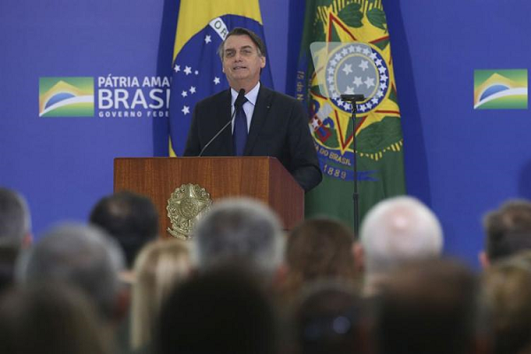 Em entrevista a jornalistas, Bolsonaro contou que a ideia surgiu por iniciativa do deputado João Campos (PRB-GO) (Foto: Reprodução)